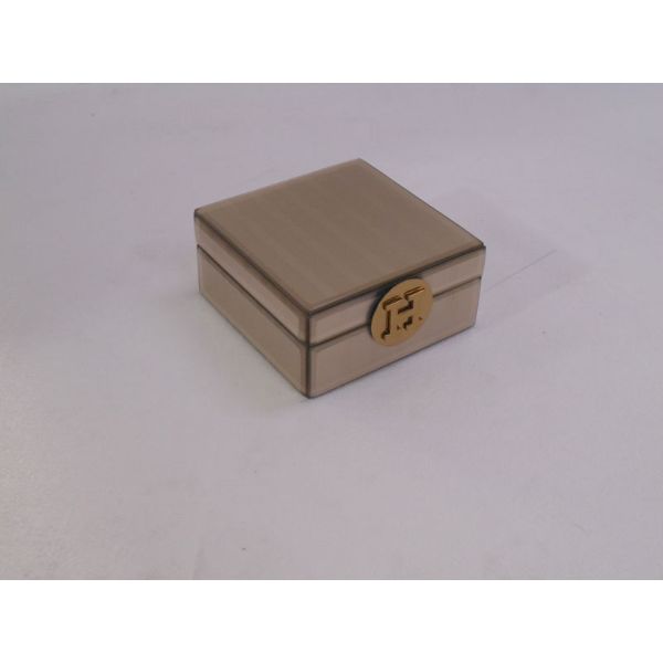 1ev-1163s-kucuk-kare-kutu-16x16x7-5cm-sampanya-3480.jpg 1ev-1163s Küçük Kare Kutu 16x16x7,5cm Şampanya - Görsel 1