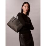 Ck Lv04f3267g Emblem Aop Small Tote Kadın Çanta – KAHVERENGİ - Görsel 5